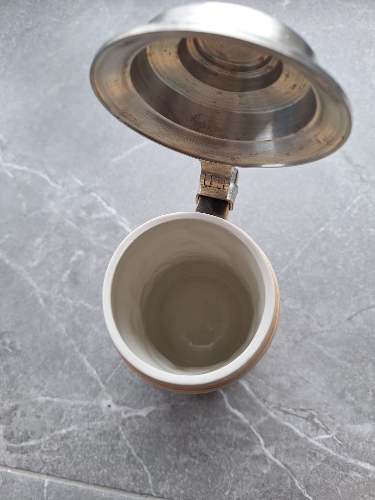 Kufel myśliwski ceramiczny z pokrywką cynową