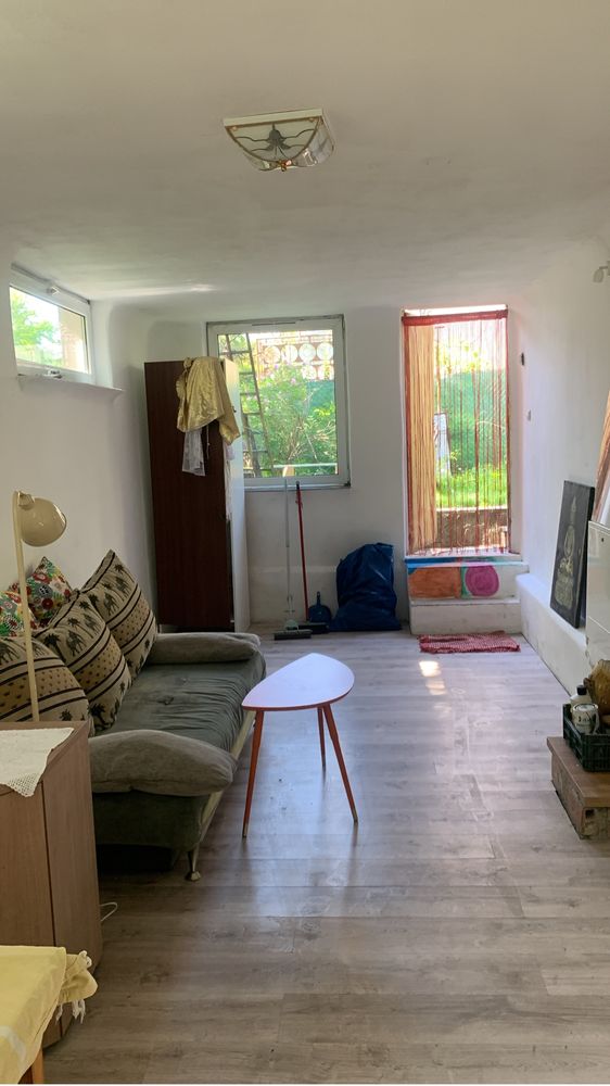 Parter domu , oficyna , mieszkanie 70 m2