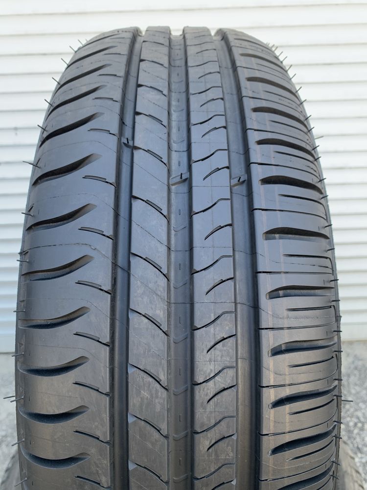 Продам пару шин Michelin 205/65/15