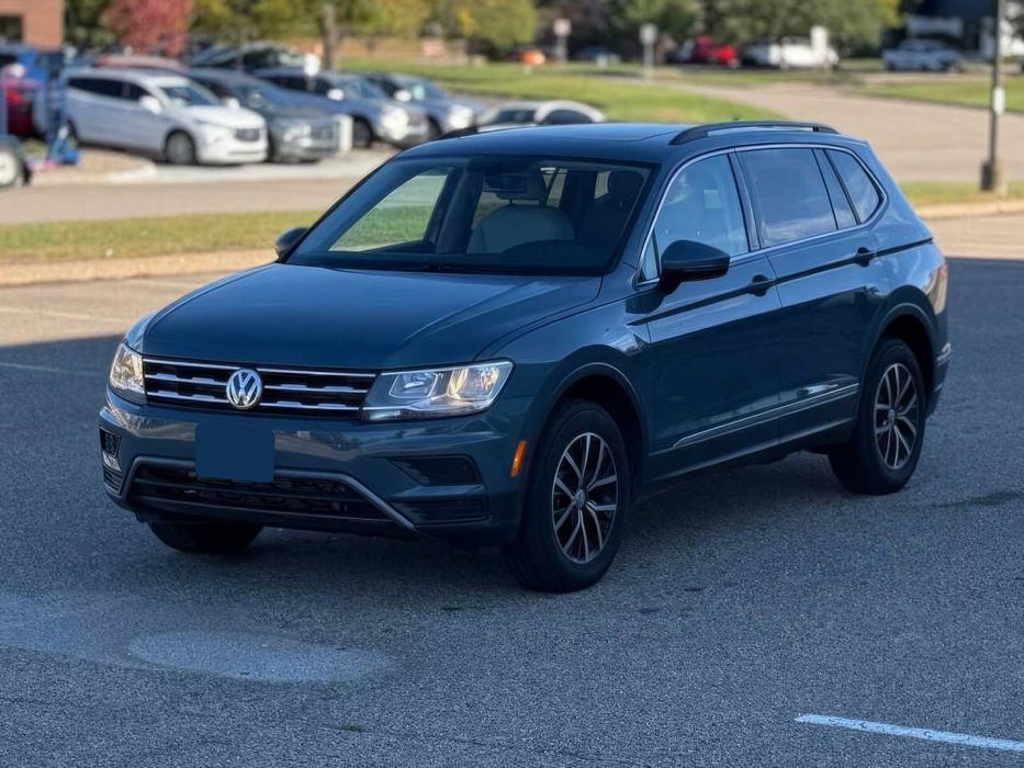Volkswagen Tiguan      2021