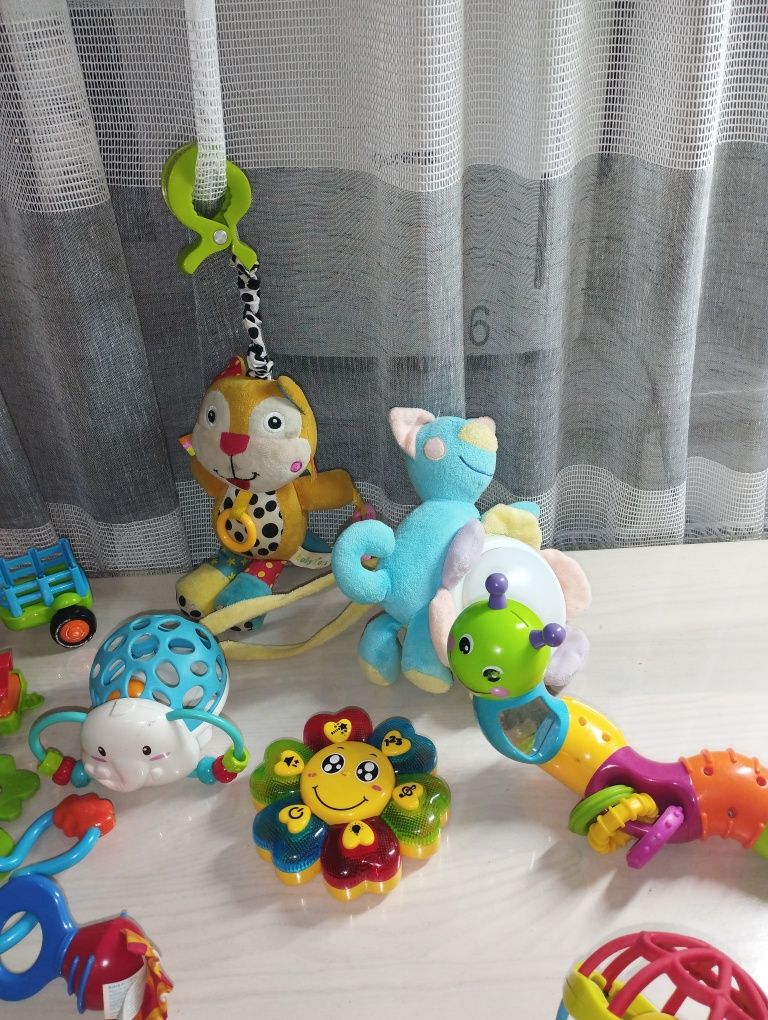 Іграшки для дітей від народження машинки погремушки