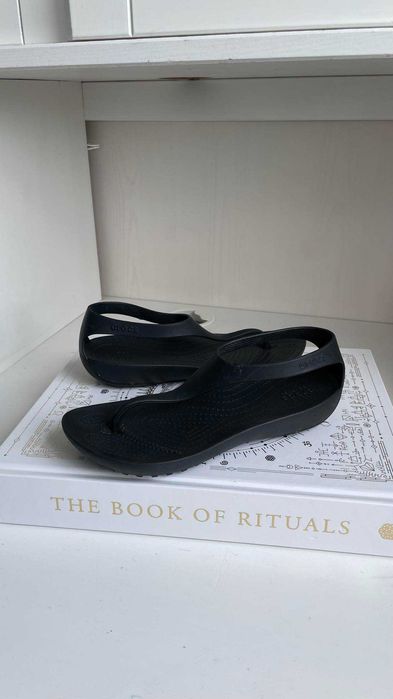 czarne japonki crocs serena flip W5 (35/36)