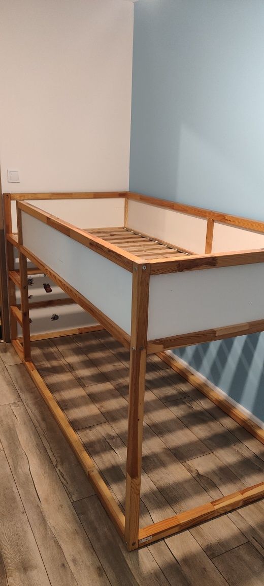 Łóżko Ikea Kura z materacem + baldachim