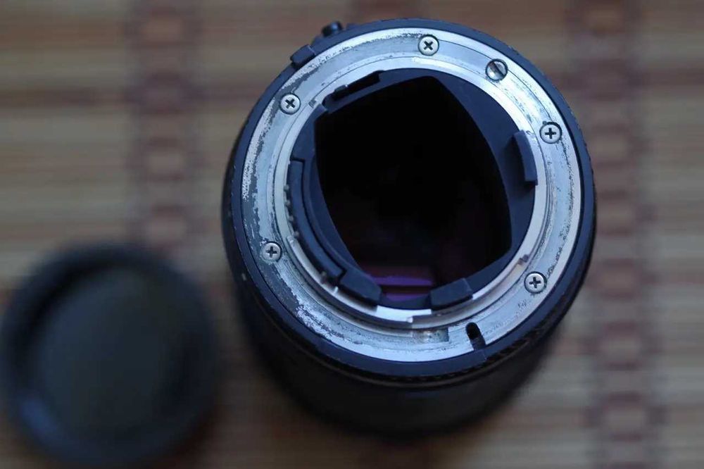 Объектив Nikon 180mm 1:2.8 ED AF Nikkor (IF MKII)  с крышками