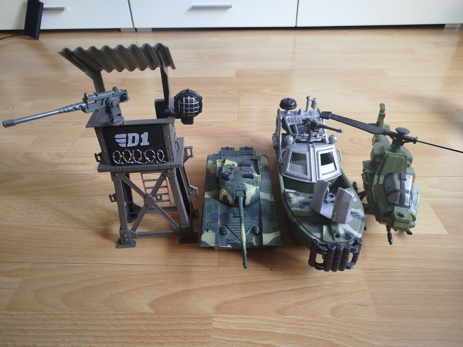 Zestaw figurek wojskowych