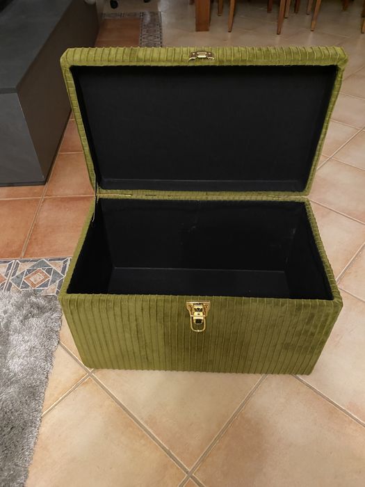 Arca forrada em veludo verde