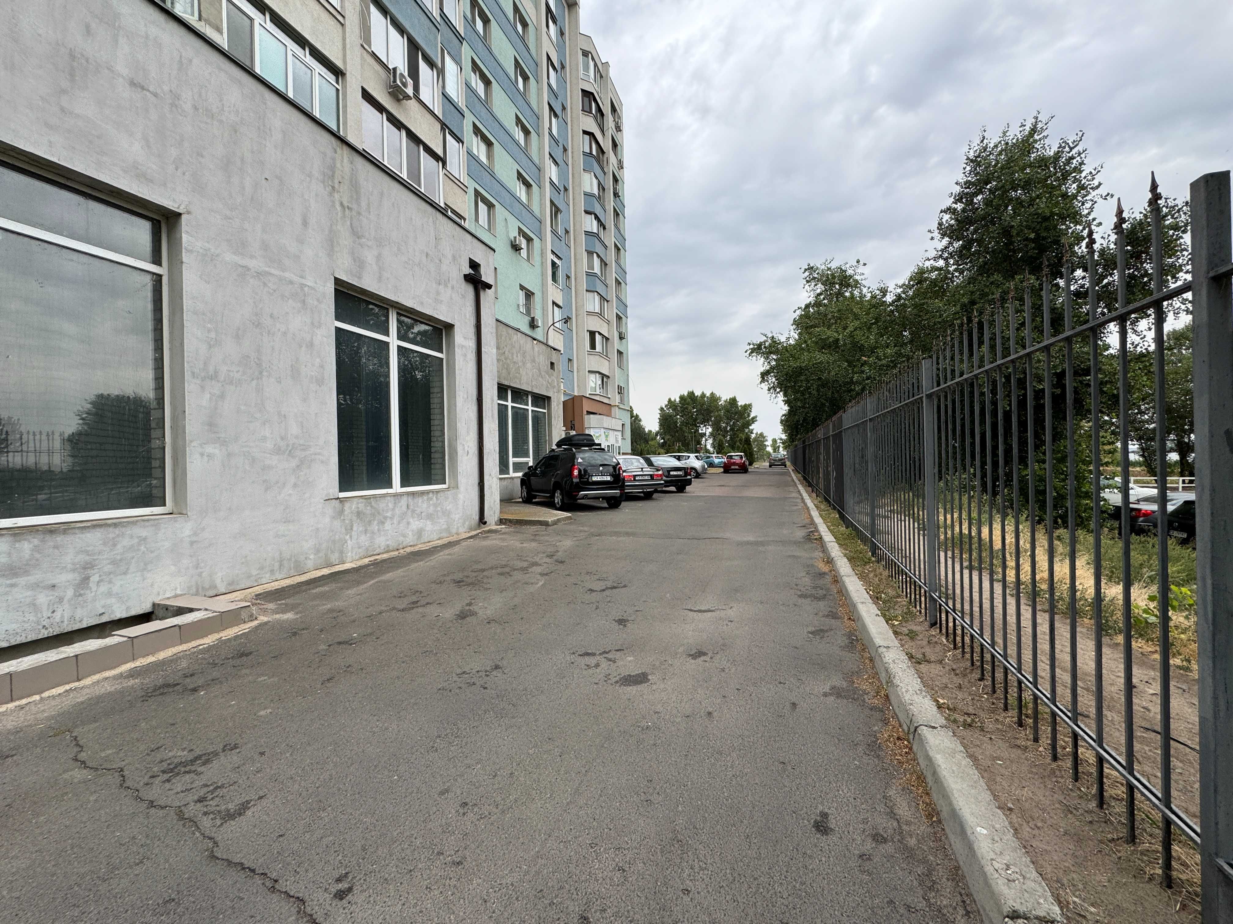 Комерційне приміщення по вул. Жужоми