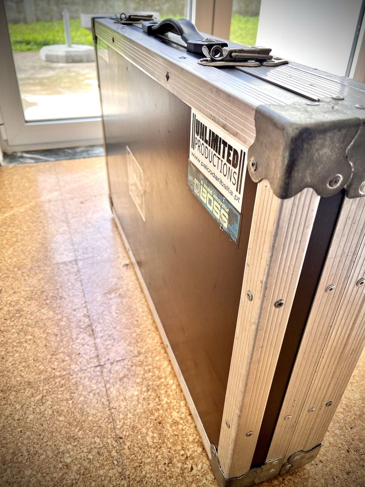 Caixa p/ pedais e pedaleiras