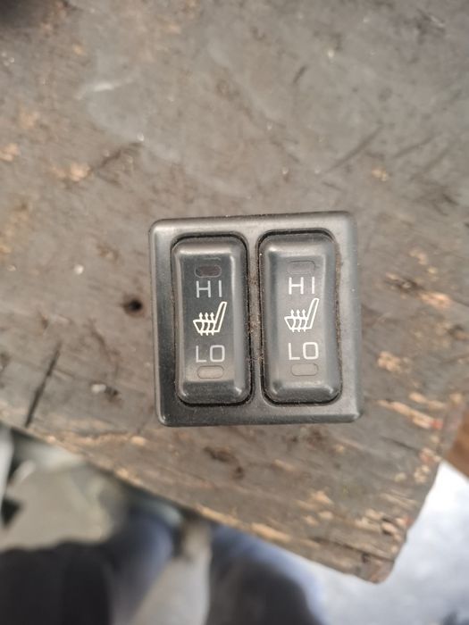 Кнопки вмикання підігрівання сидінь Mitsubishi Pajero Outlander Grandi