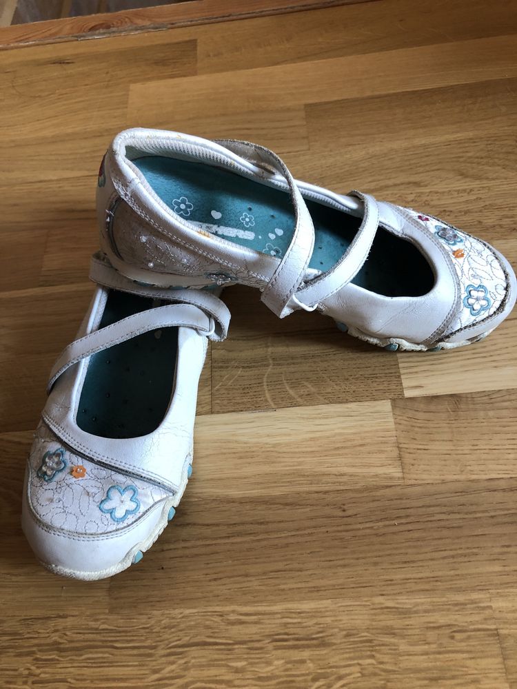 Білі мешти туфлі для дівчинки розмір 36 взуття