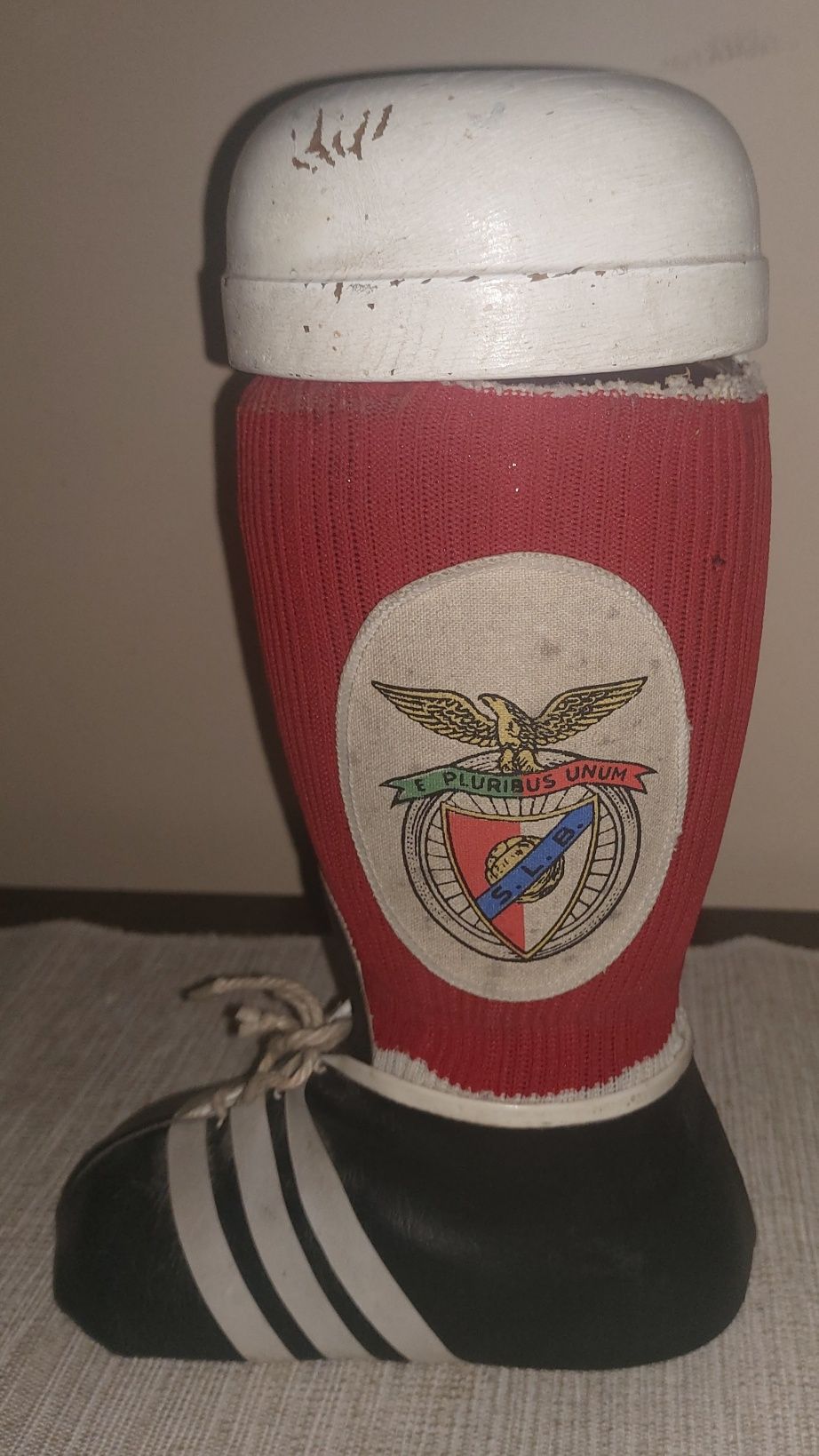 RARA e antiga garrafa no formato bota do Benfica. Bom estado.