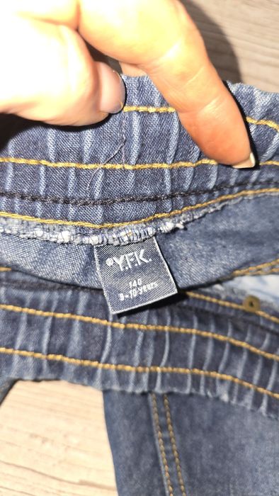 YFK джинси прямі на резинці.Стан нових.