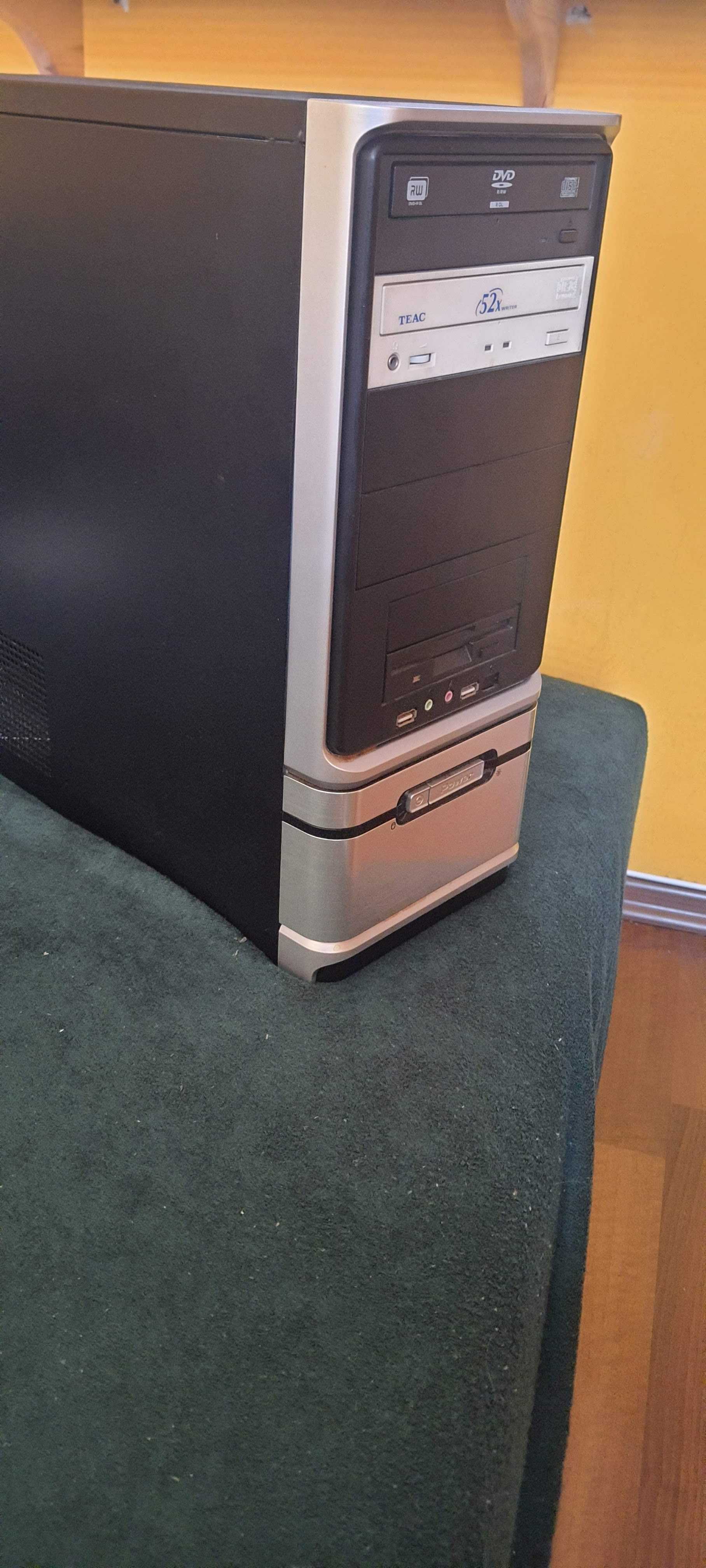 Sprzedam komputer PC, z monitorem.