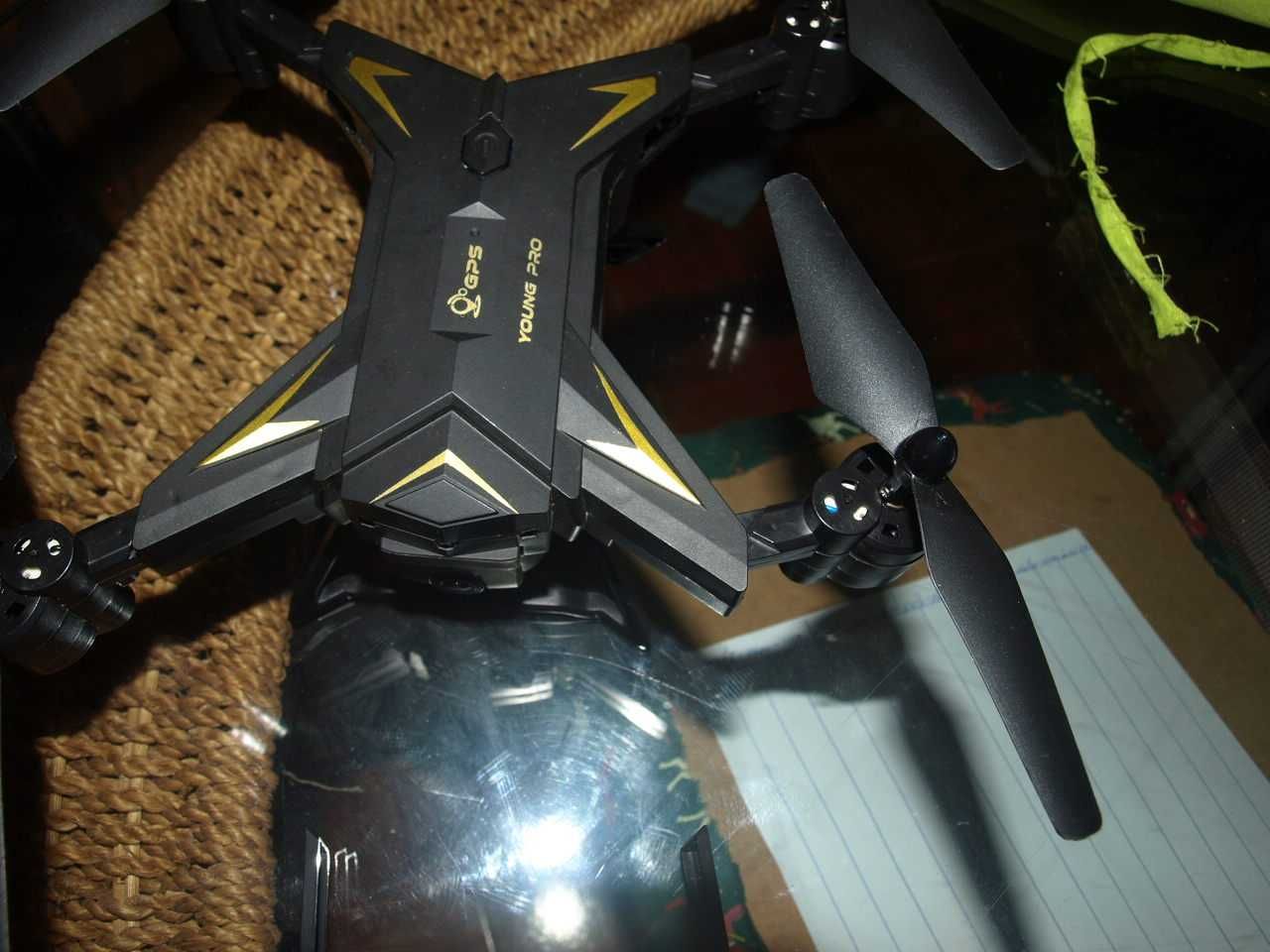 vendo drone completamente novo só voou duas vezes dentro da embalagem.