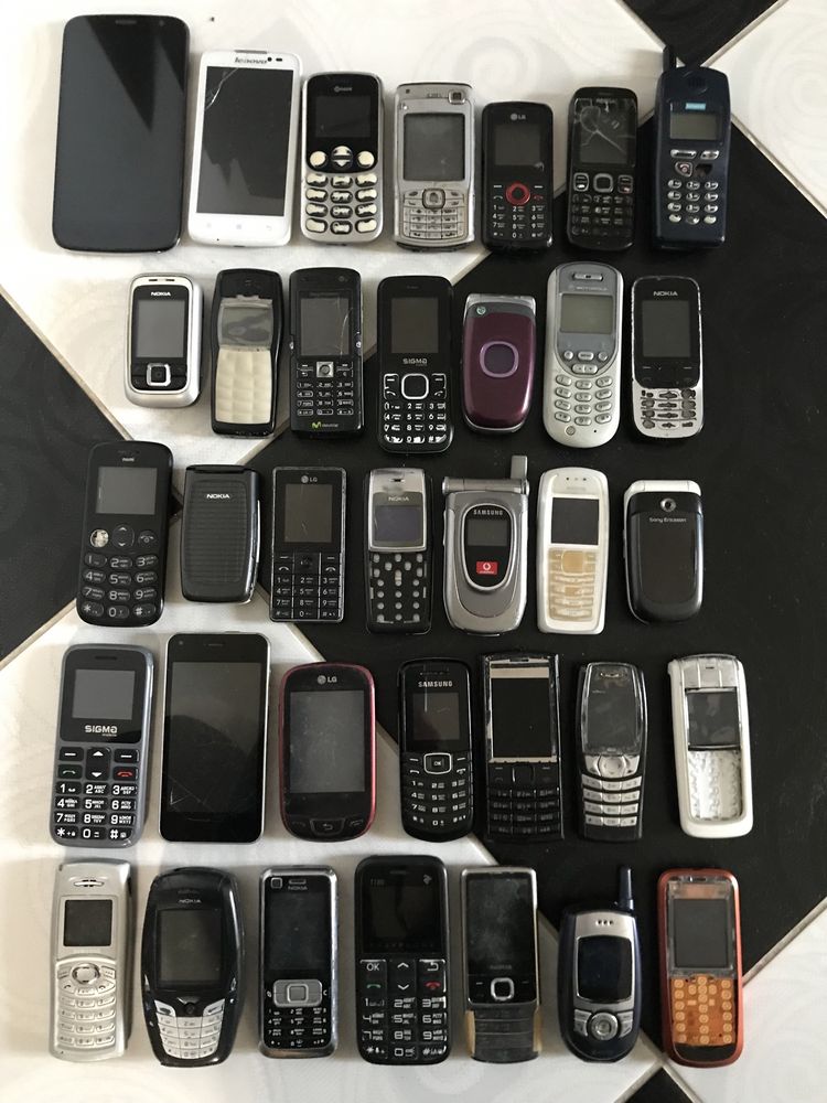 Колекция мобильных телефонов