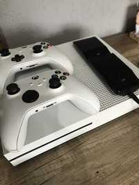 Xbox one S 2xpad stacja ładujaca