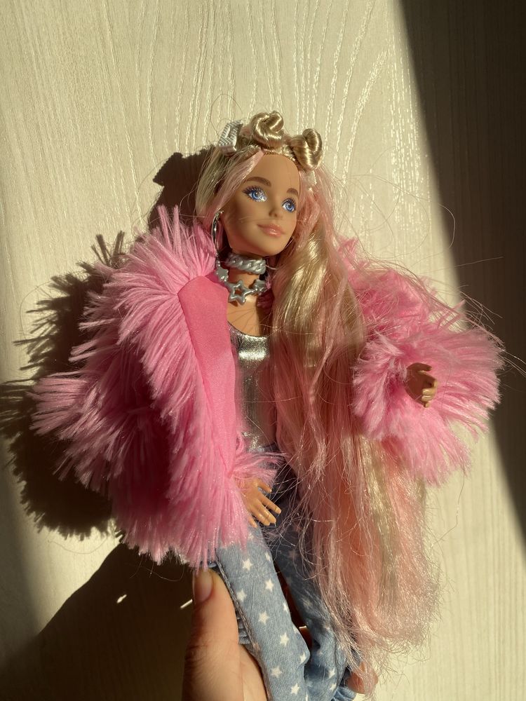 Нова стильна лялька Barbie Extra