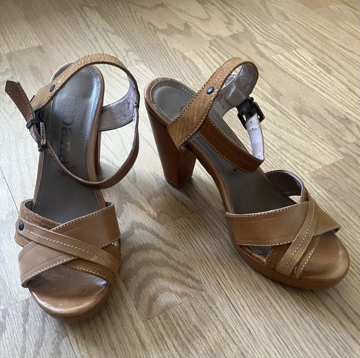 Sandalias cor de mel - Cubanas