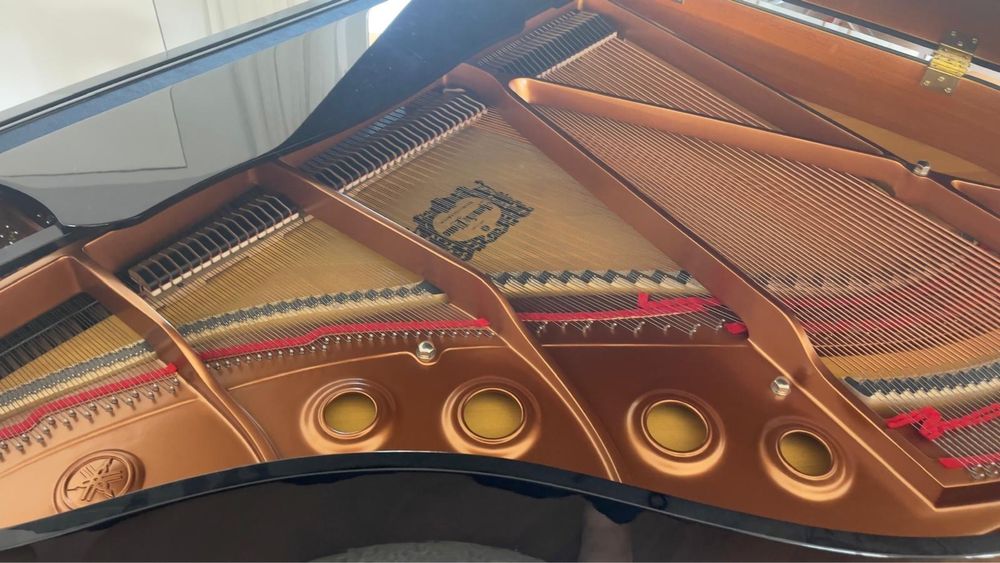Piano de cauda YAMAHA GB1