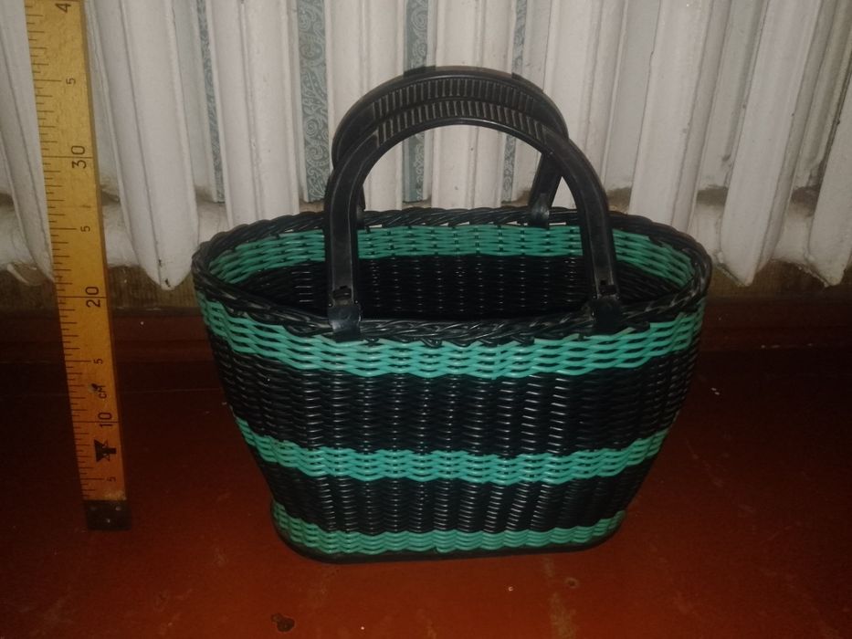 Продається корзина пластмасова виробництва СРСР.