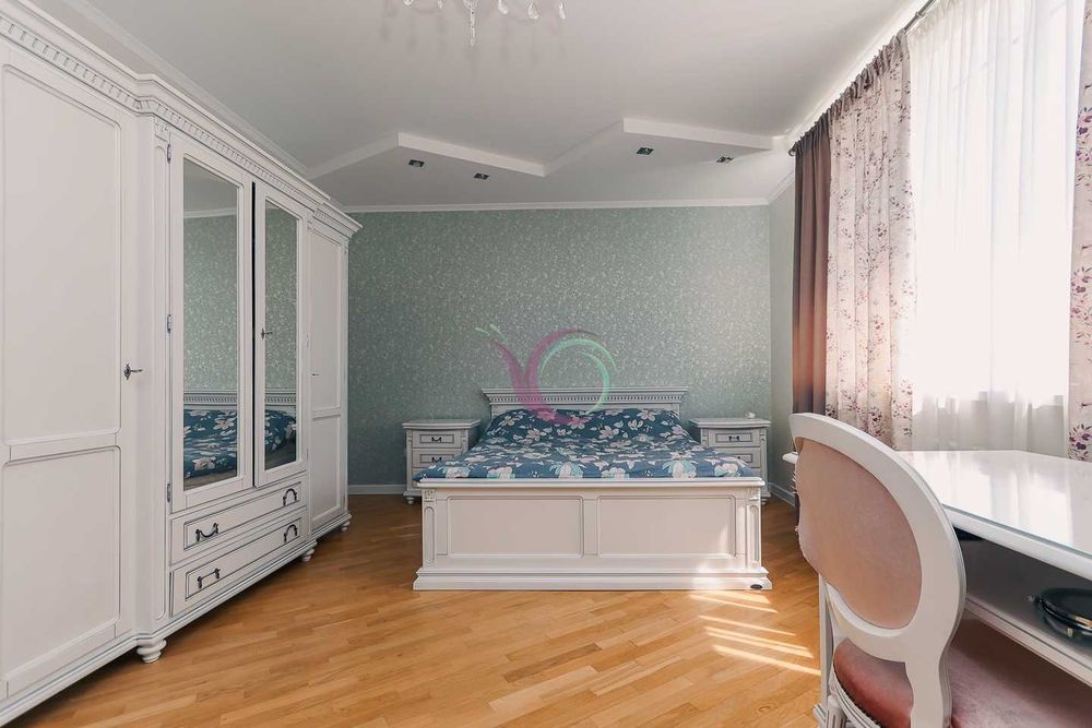 3-х поверховий будинок з ремонтом та власним подвір’ям в с. Крихівці