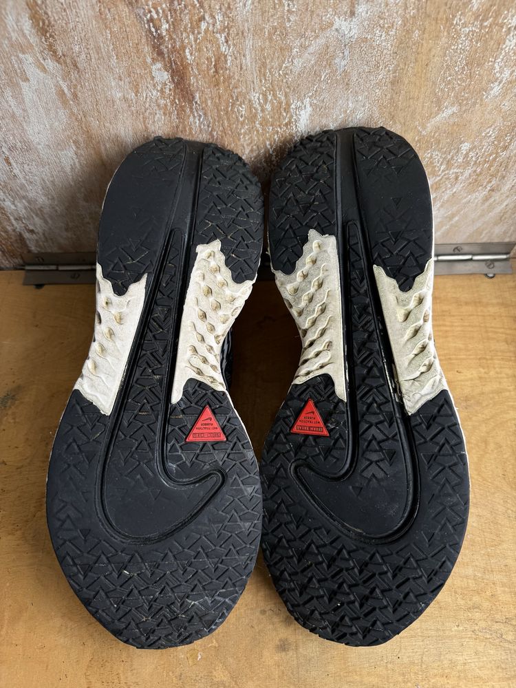 Кросівки Nike legend react 3
