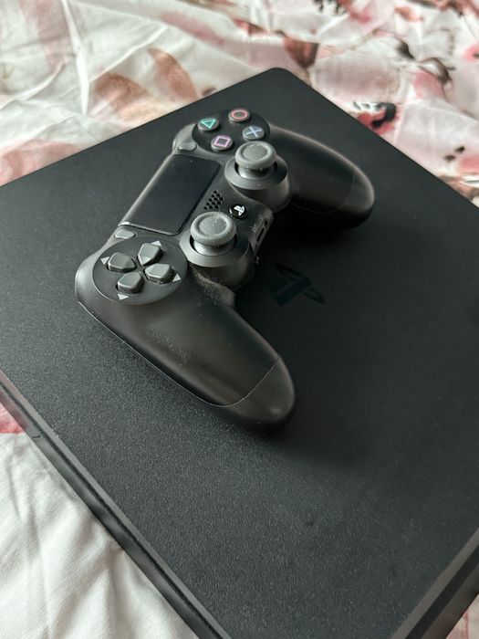 Konsola PlayStation 4+ oryginalny pad+ 6 gier
