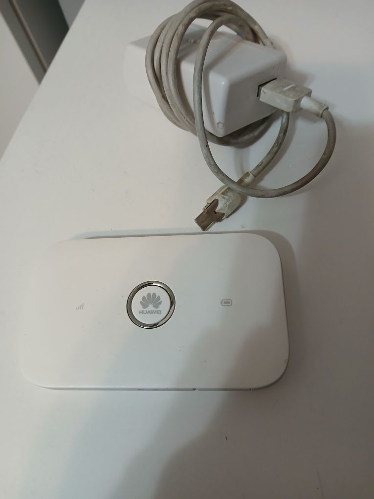 Mobilne wi fi Huawei  z kablem