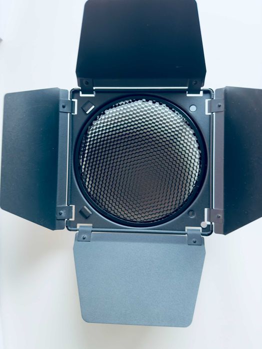 Wrota z plastrem miodu i filtry - bowens