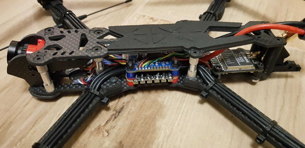 FPV квадрокоптер 7 дюймів - ПК  F405, двигуни 2807-1300kV