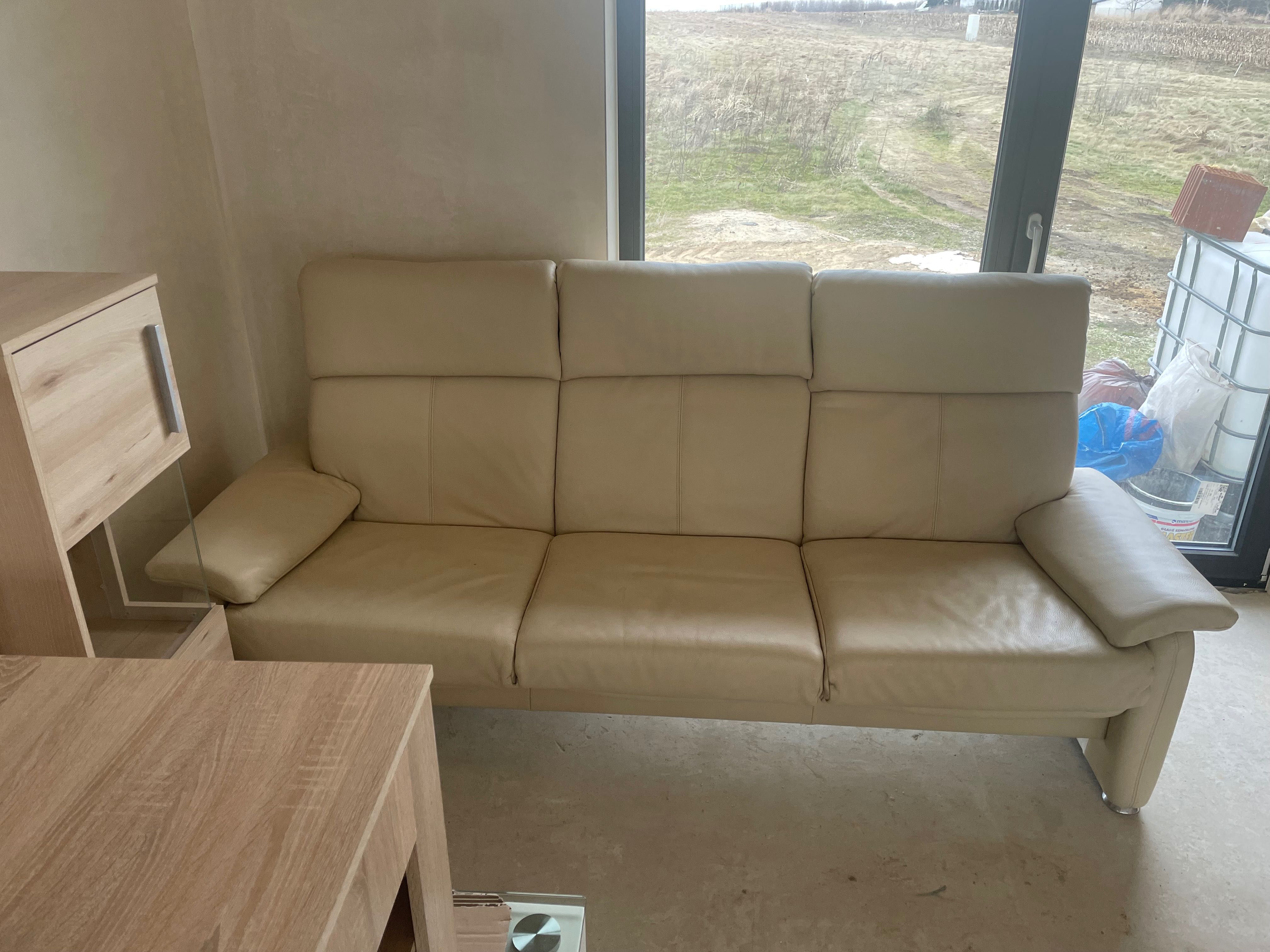 Stolik szklany plus sofa skórzana