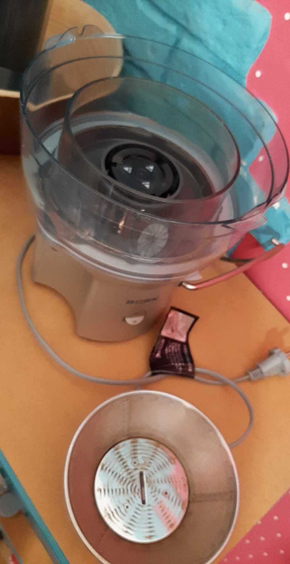 Wyciskarka- sokowirówka do soku Bork JU CUP 22090 SI