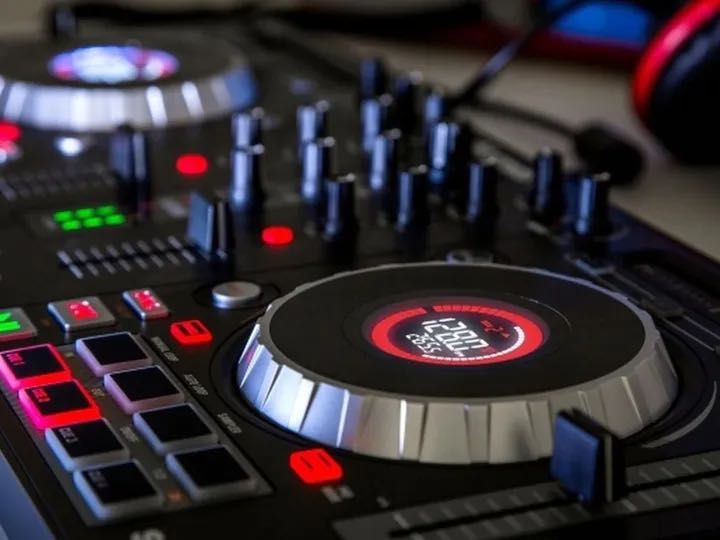 DJ / 18 / Urodziny / Imprezy