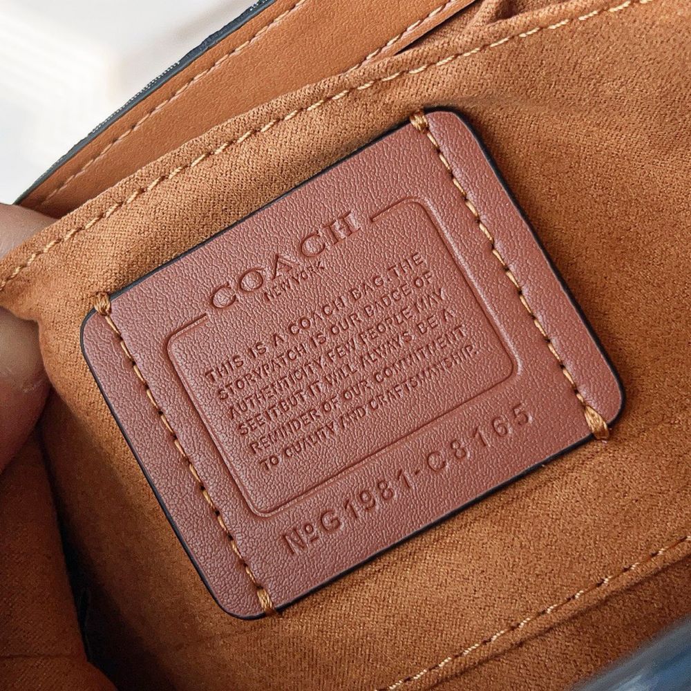 Стильна новинка від Coach!