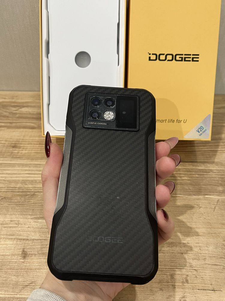 Смартфон Doogee V20
