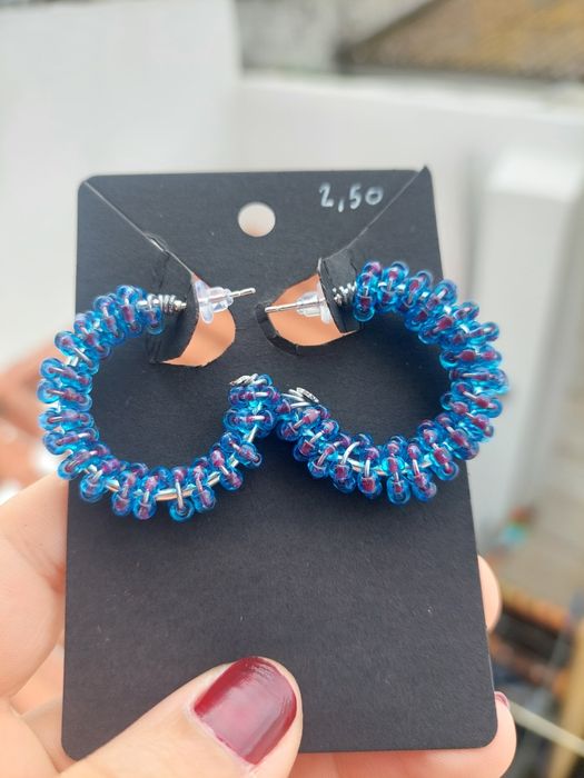 Brincos feito com missangas