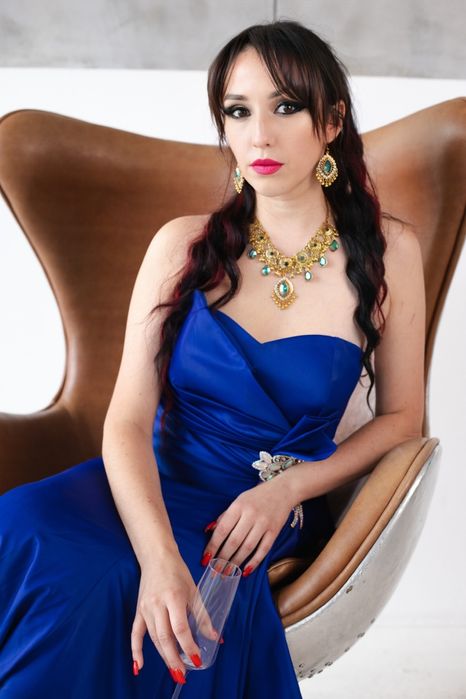 Оренда вечірньої сукні королівського синього кольору ( розмір S)