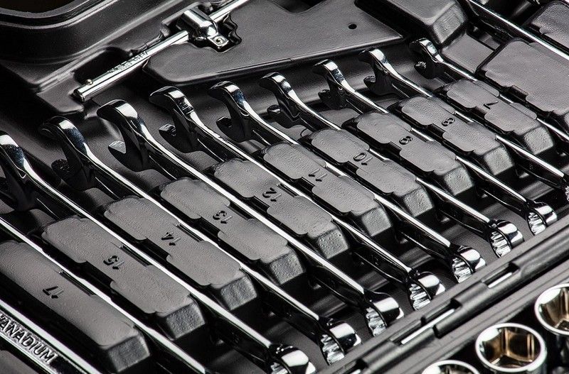 Zestaw Kluczy Nasadowych 1/4'',1/2'' 77 Części Crv Neo