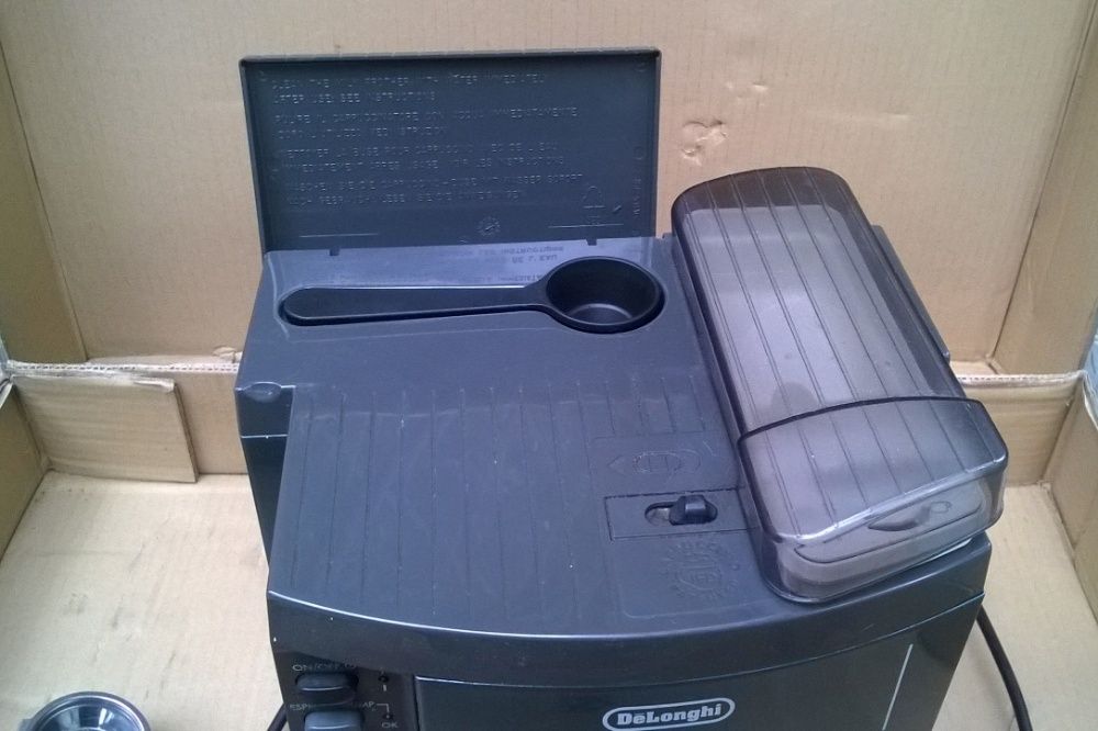 Ekspres ciśnieniowy do kawy DeLonghi