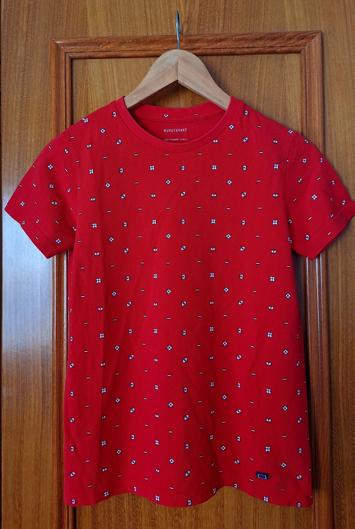 T-shirt Nukutavake tamanho 14 anos
