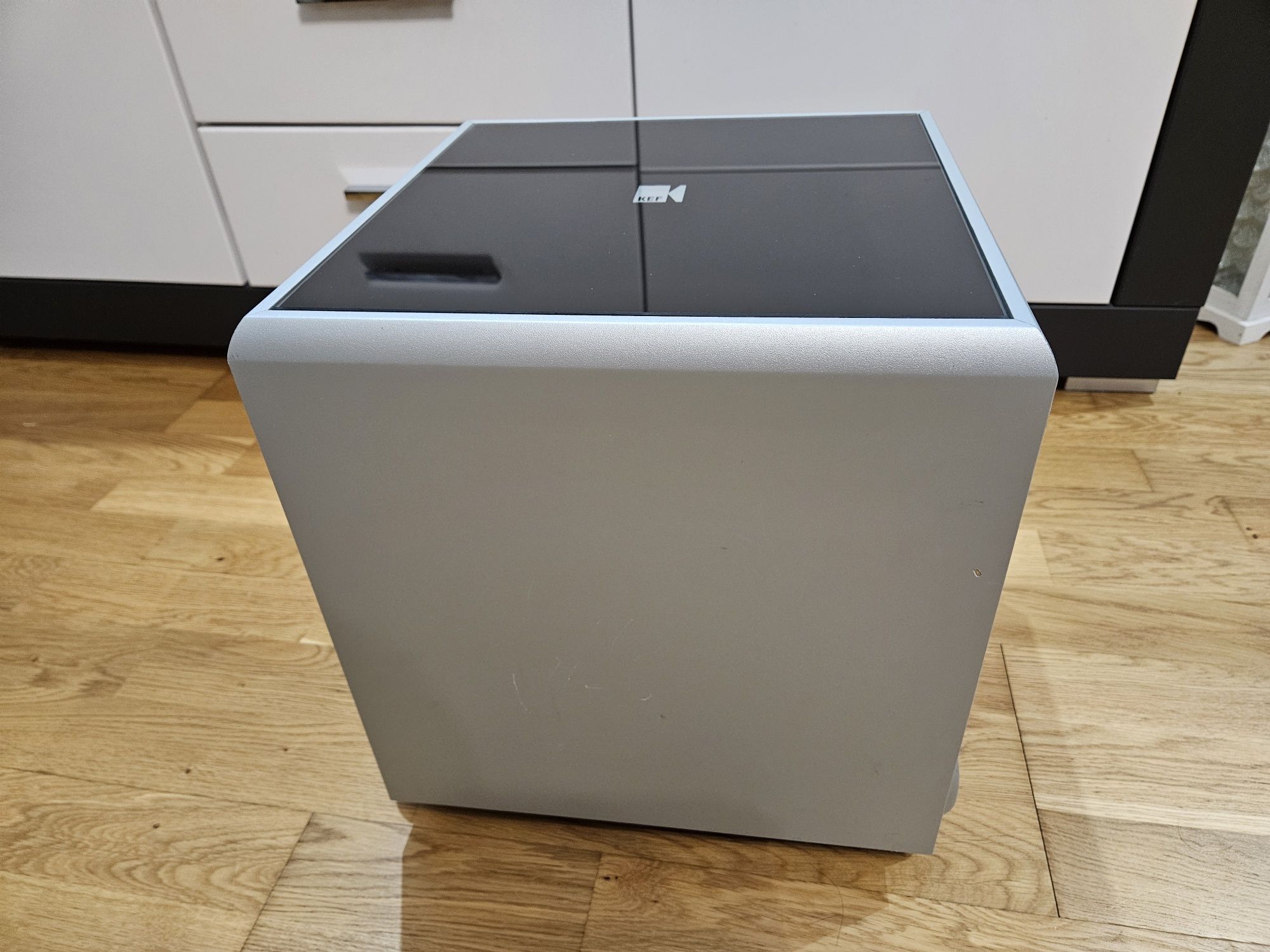 KEF PSW 2010 Subwoofer aktywny