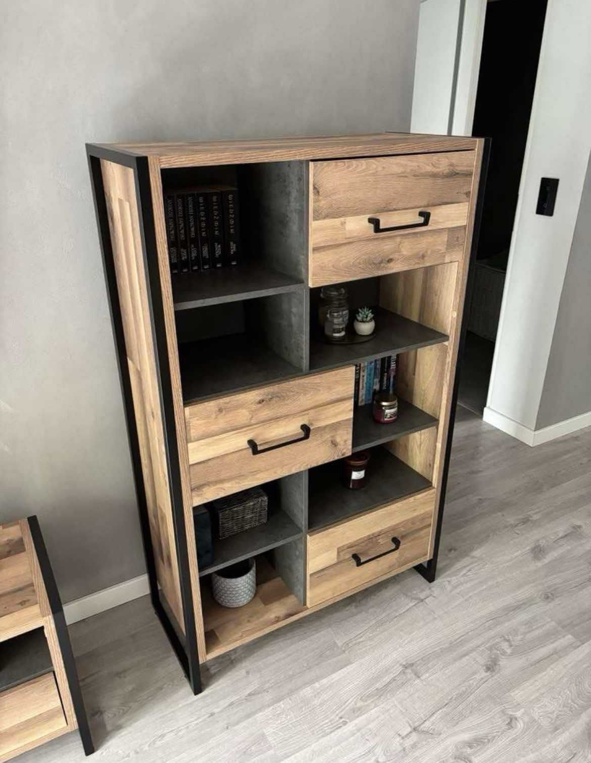 Regał na książki i nie tylko. Loft