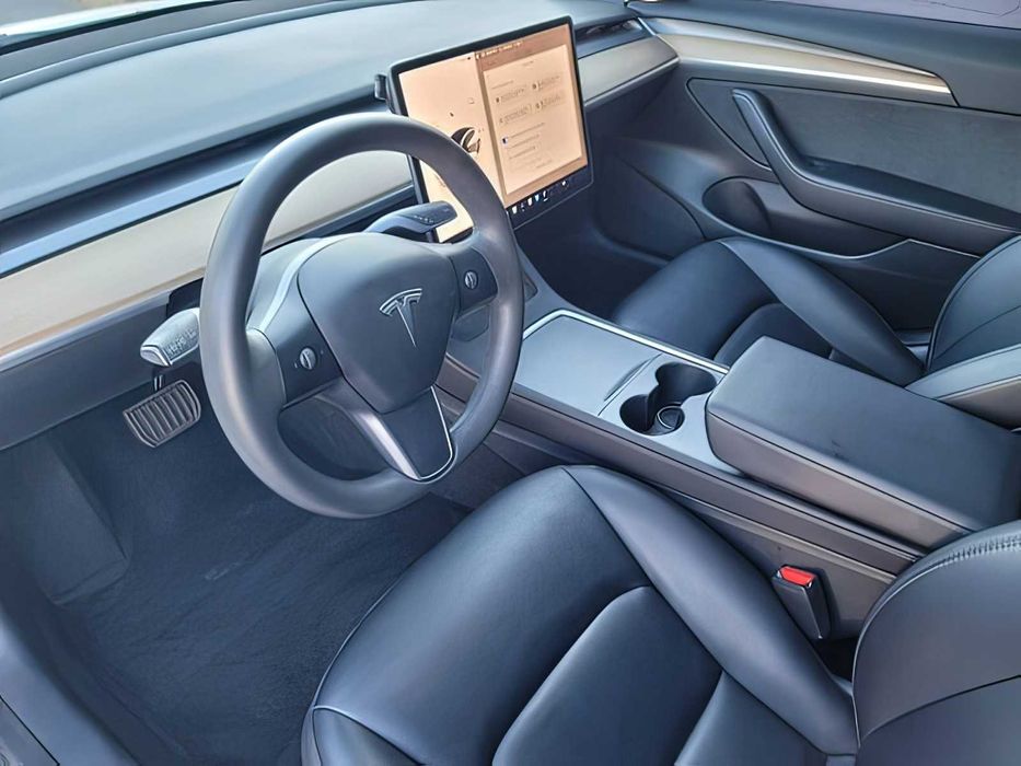 Tesla Model 3      2022