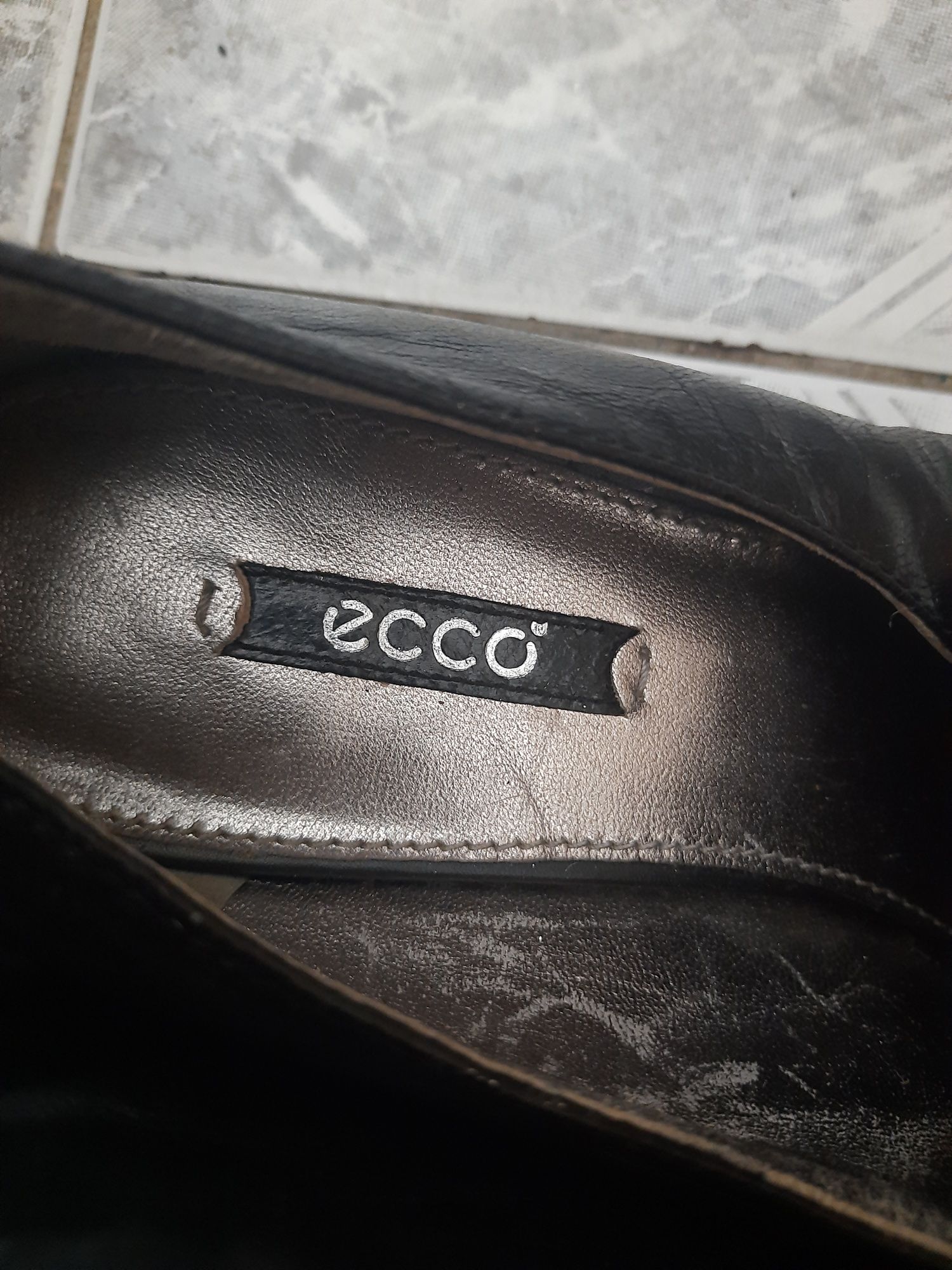 ECCO Czarne czółenka półbuty damskie że skóry naturalnej 39
