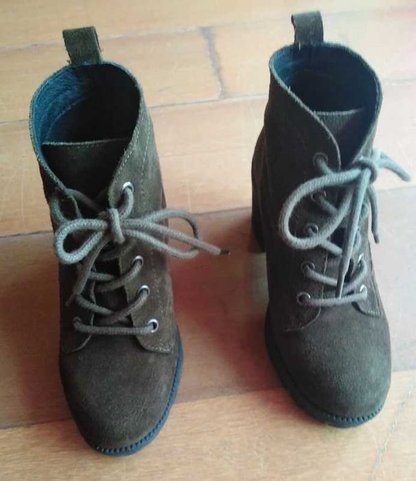 Botins verde escuro, como novos, em pele genuína