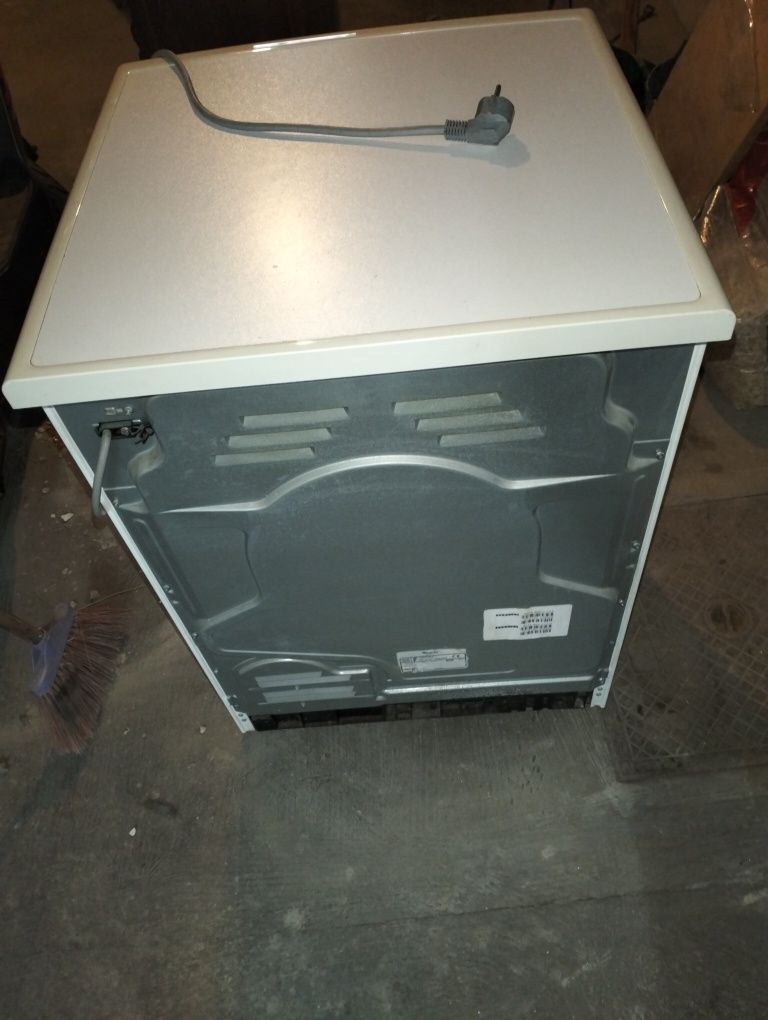 Vendo máquina de secar roupa como nova