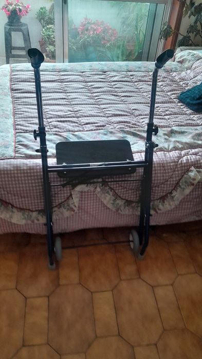 Andarilho de 2 rodas sem travões