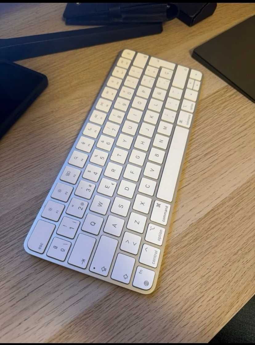 Apple Magic Keyboard + Magic Mouse