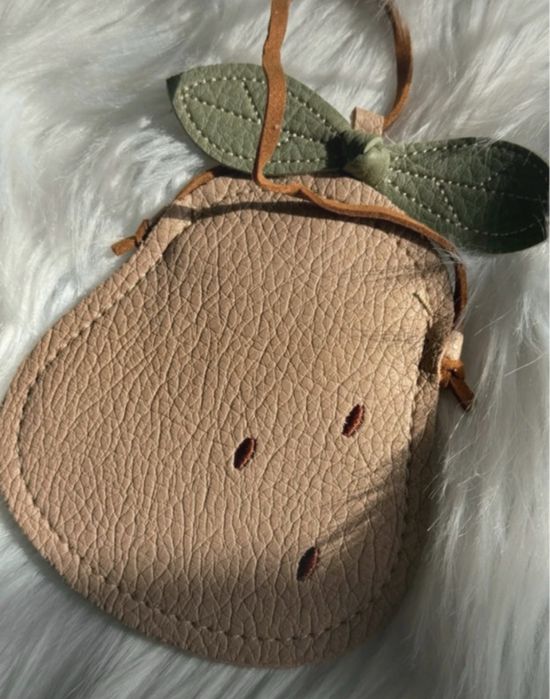 Urocza mini torebka dziecięca z motywem gruszki