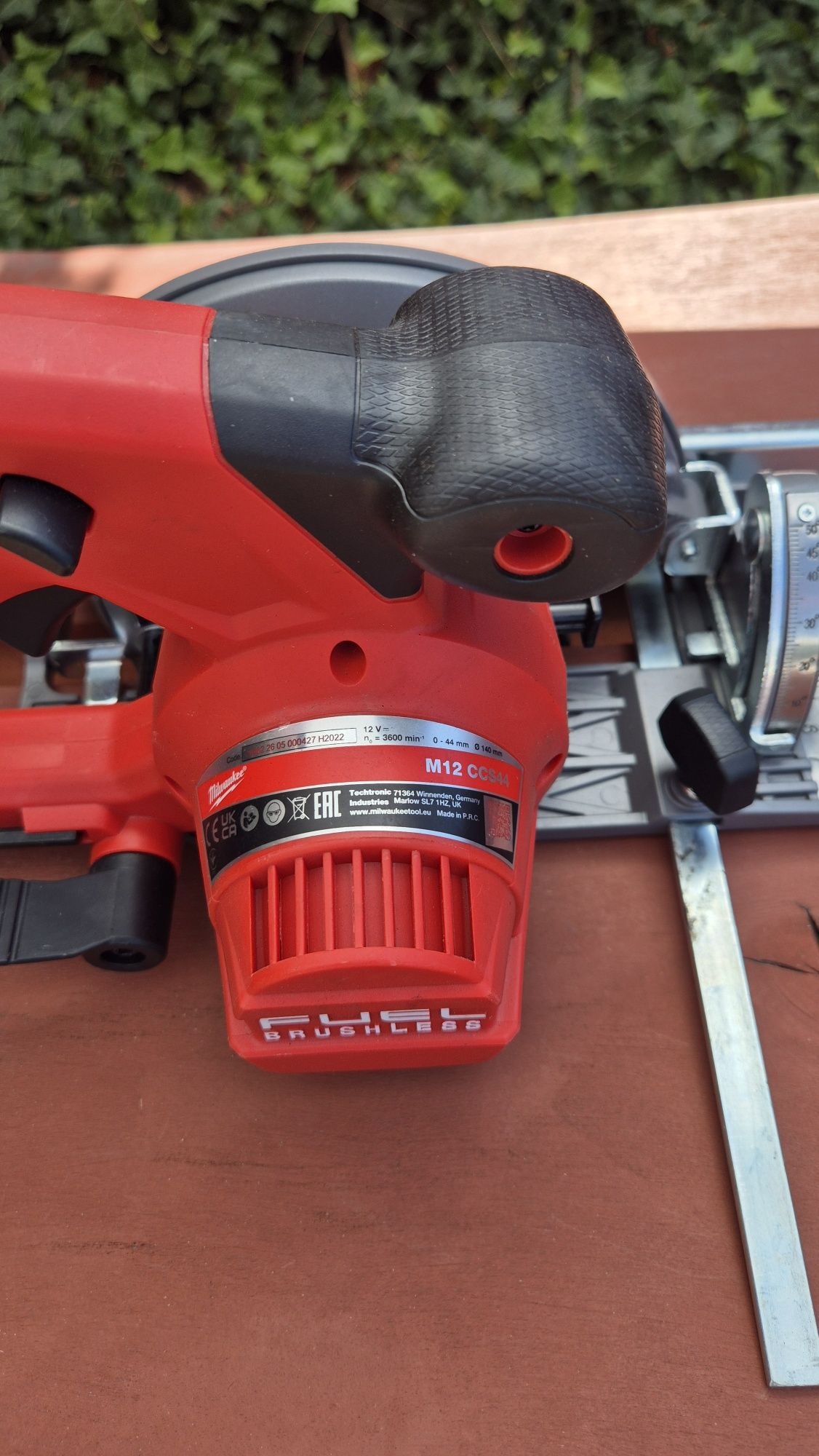 Milwaukee m12 CCS44 piła tarczowa